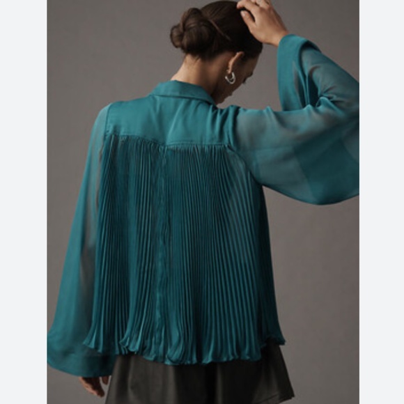 NWT Anthropologie /Maeve Sheer Emerald Green Pleated Cape-Sleeve Blouse SIZE S - Picture 2 of 5